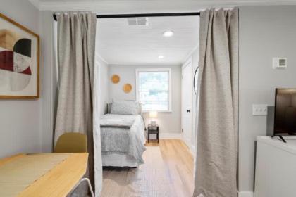Adorable 2 BR Tiny Home in Historic San Marco! - image 12
